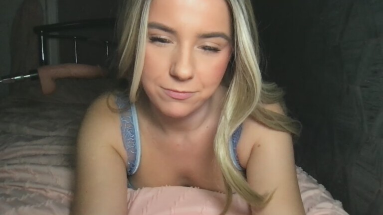 Bella808's Streamate show and profile