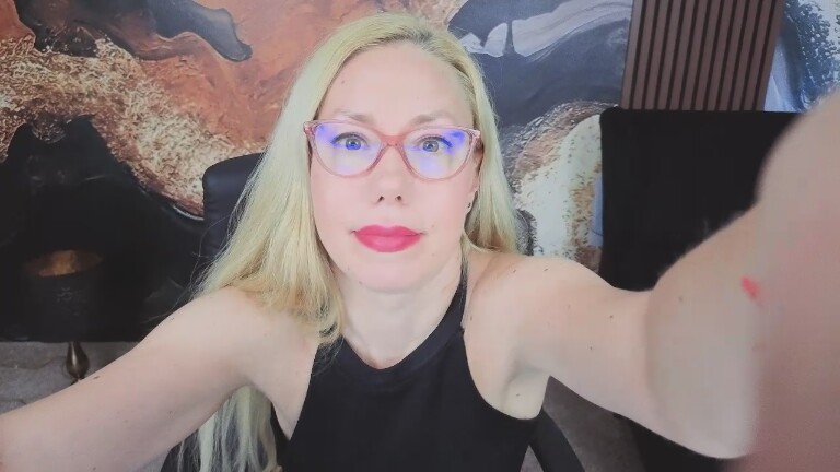 SofiaChastain's Streamate show and profile