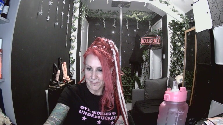 SkySparks's Streamate show and profile